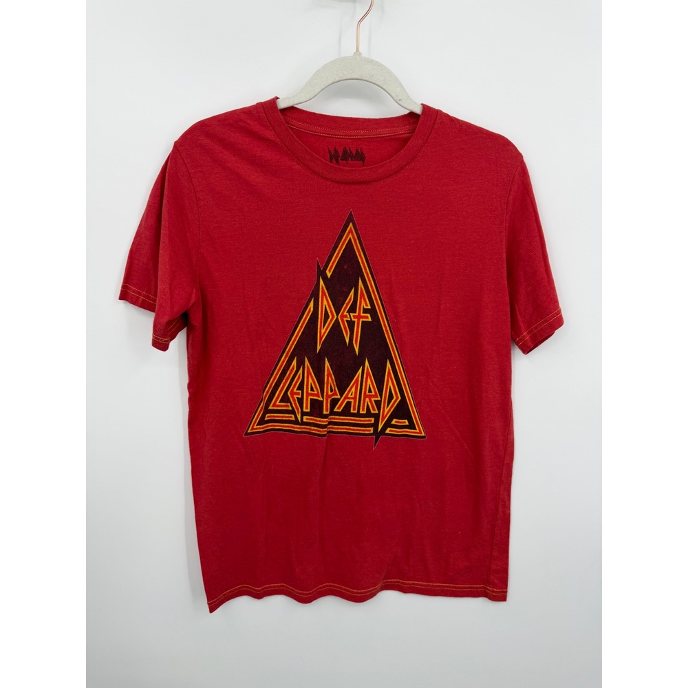 Def‎ Leppard Graphic T-Shirt sz XL Red Short Sleeve Rock Band Tee triangle logo